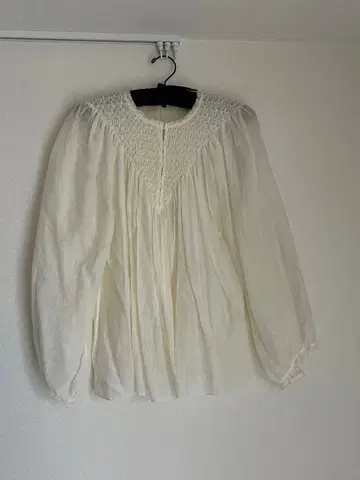 massimo dutti 아이보리 스모킹 디자인 긴팔 블라우스