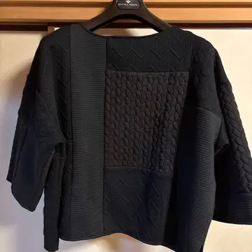 비어즐리 미사용 새상품 스웨터 블랙 돌먼 슬리브 4종류의 무늬 7부 소매