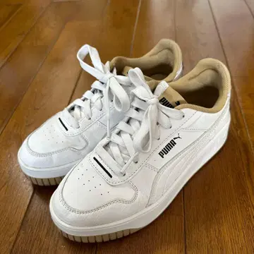 PUMA 화이트 베이지 스니커즈 23cm