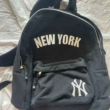 NEW YORK 블랙 백팩