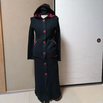 후드 부착 블랙 롱 코트