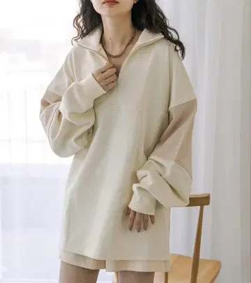 크림색 하프 지퍼 트레이닝복