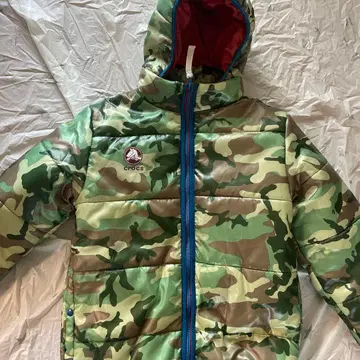 CROCS 카모플라쥬 후드 부착 다운 자켓