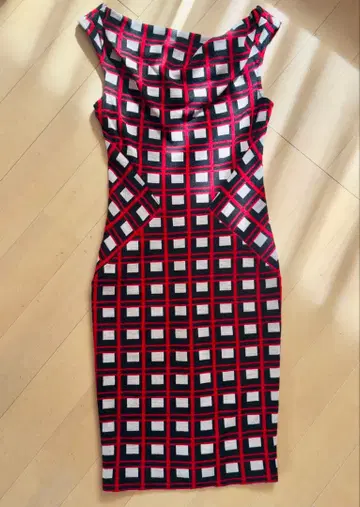 DFV 다이앤 폰 파스텐버그 슬리브리스 타이트 원피스