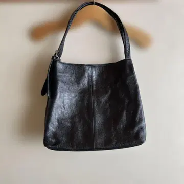 MONICA 블랙 가죽 토트백