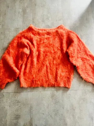 어반 리서치 오렌지 모헤어 니트 긴팔