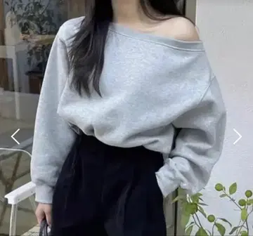 오프숄더 크롭 맨투맨 그레이