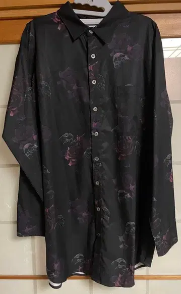 JURY BLACK 주리 블랙 장미 외골격 긴팔 셔츠