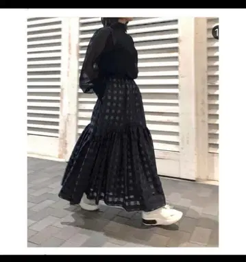 SHE 도쿄 체크 무늬 플레어 롱 스커트