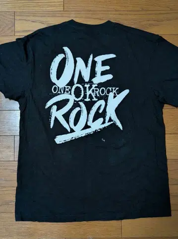 ONE OK ROCK 백 프린트 T셔츠 L 사이즈 블랙