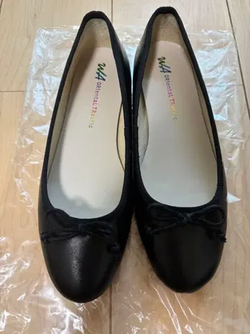 오리엔탈 트래픽 / 블랙 리본 포함 플랫슈즈