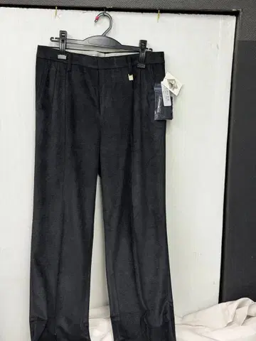 미사용 블랙 앤 화이트 벨로아 택 포함 새상품 팬츠
