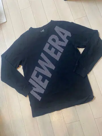 새상품급 NEW ERA 블랙 긴팔 T