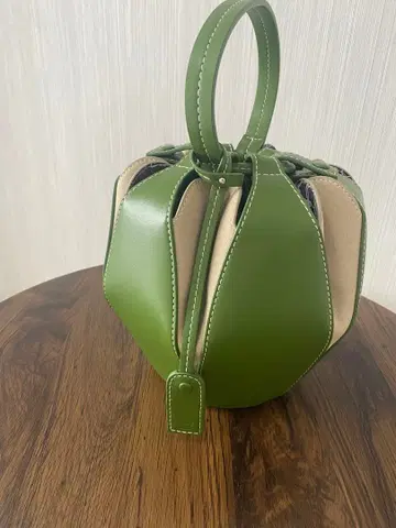 J_O 얀체온텐바르 VASIC 콜라보 백 페탈