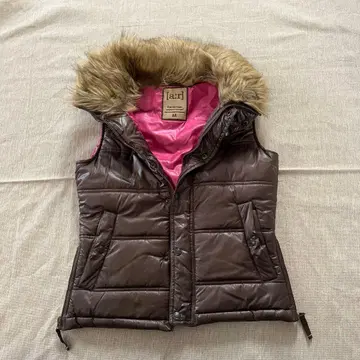 W 지퍼 퀼팅 베스트 초콜릿 컬러 퍼 탈부착 가능