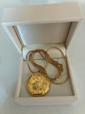 꽃 모티브 로켓 펜던트