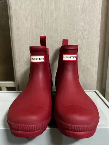 HUNTER 방수 첼시 부츠 버건디
