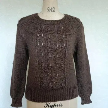 브라운 긴팔 니트 스웨터 뜨개질 무늬 손뜨개질