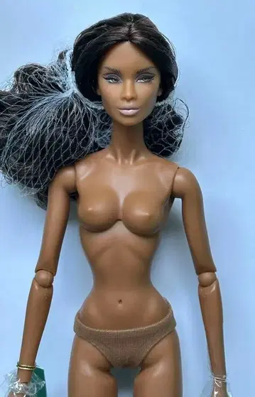 Integrity Toys Chic Opulence Nyasha 본체 외