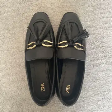 ZARA 블랙 로퍼 태슬 포함