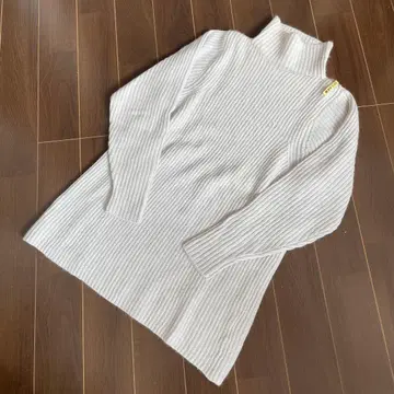 투모로우랜드 보르지 화이트 라메 니트