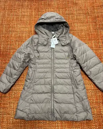 새상품 벨루나 다운 자켓 후드 부착