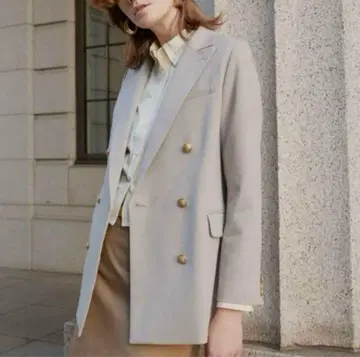 Mila Owen 베이지 테일러드 자켓