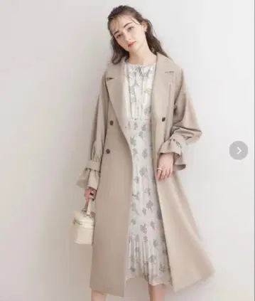 Couture brooch 트렌치코트