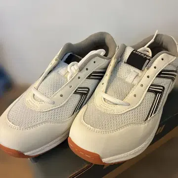 [ 새상품 ] 럭키벨 벨탑1000MC 운동화 화이트 25cm