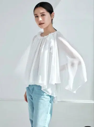 laubeblanc (로브 블랑) 러플 시폰 블라우스