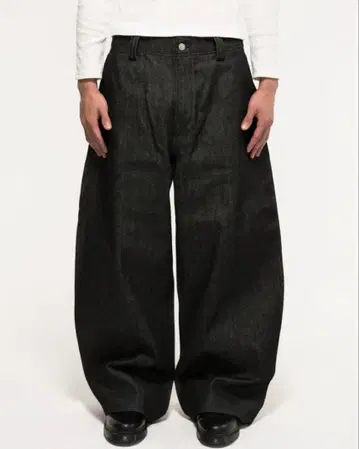 Bante selvedge curved leg jeans