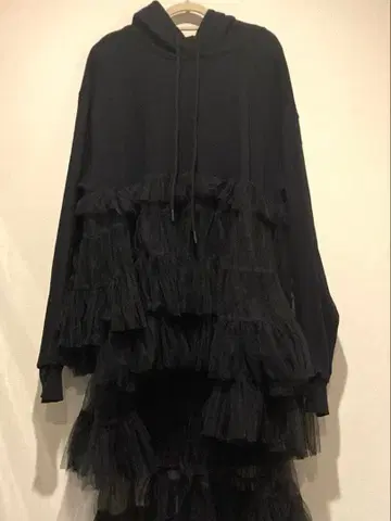 VIVIANO 비비아노 후드티 맨투맨 프릴 블랙