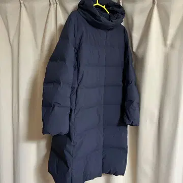 네이비 후드 부착 다운 자켓