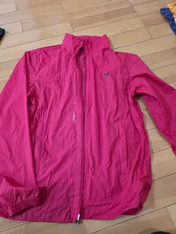 MASTER BUNNY EDITION 빨간색 자켓 사이즈 5