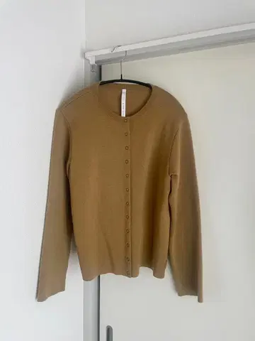 AMBIDEX 베이지 긴팔 가디건 버튼 포함