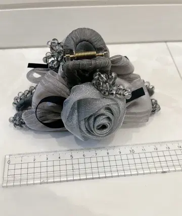 그레이 로즈 모티브 헤어 클립