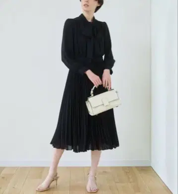 ANAYI 시어 도비 보타이 플리츠 원피스 네이비 38