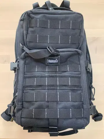 MAGFORCE 블랙 백팩 몰 시스템 탑재