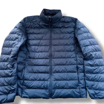 유니클로 울트라 라이트 다운 자켓 네이비 M 사이즈 수납 봉투 포함