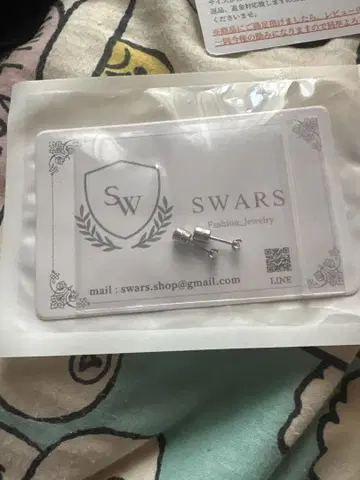 SWARS 실버/레드 스터드 귀걸이