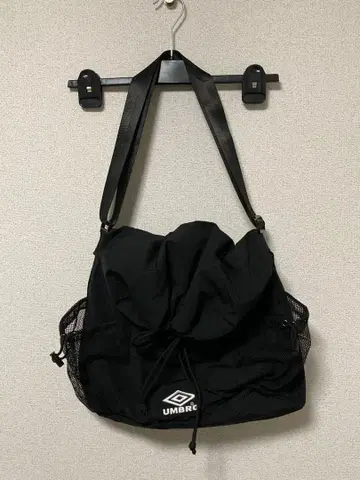 UMBRO 블랙 숄더백