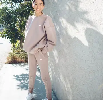 노자와 와카 WE'RTHY 베이지 스웨트 팬츠