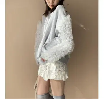 스나이델 프릴 튤 디자인 맨투맨 풀오버 그레이 FURFUR