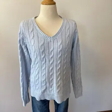 라이트 블루 케이블 짜임 V넥 스웨터