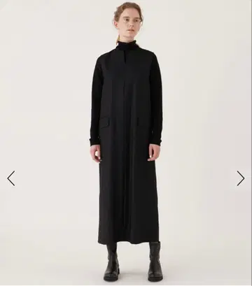 갤러리 V넥 원피스 블랙