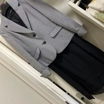 체크 무늬 자켓과 블랙 드레스 세트 11AR