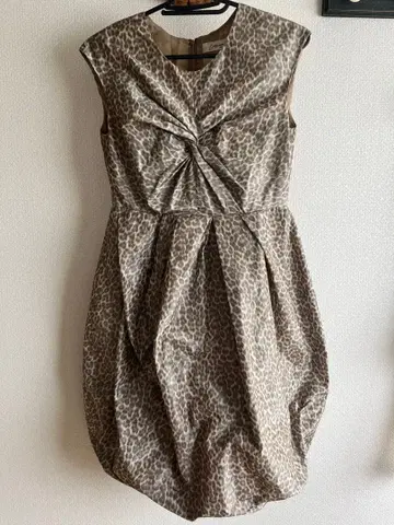 나노 유니버스 레오파드 무늬 슬리브리스 원피스