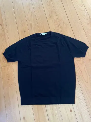 JOHN SMEDLEY 블랙 반팔 니트