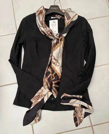 미사용 새상품 나라 까미체 스카프 포함 블랙 셔츠