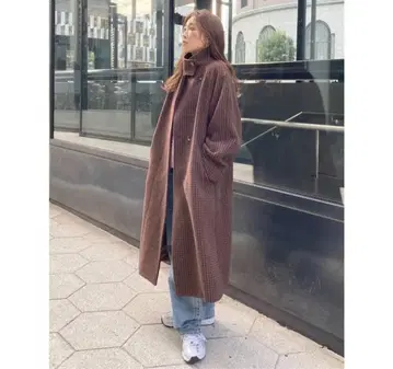 체크 무늬 롱 코트 브라운